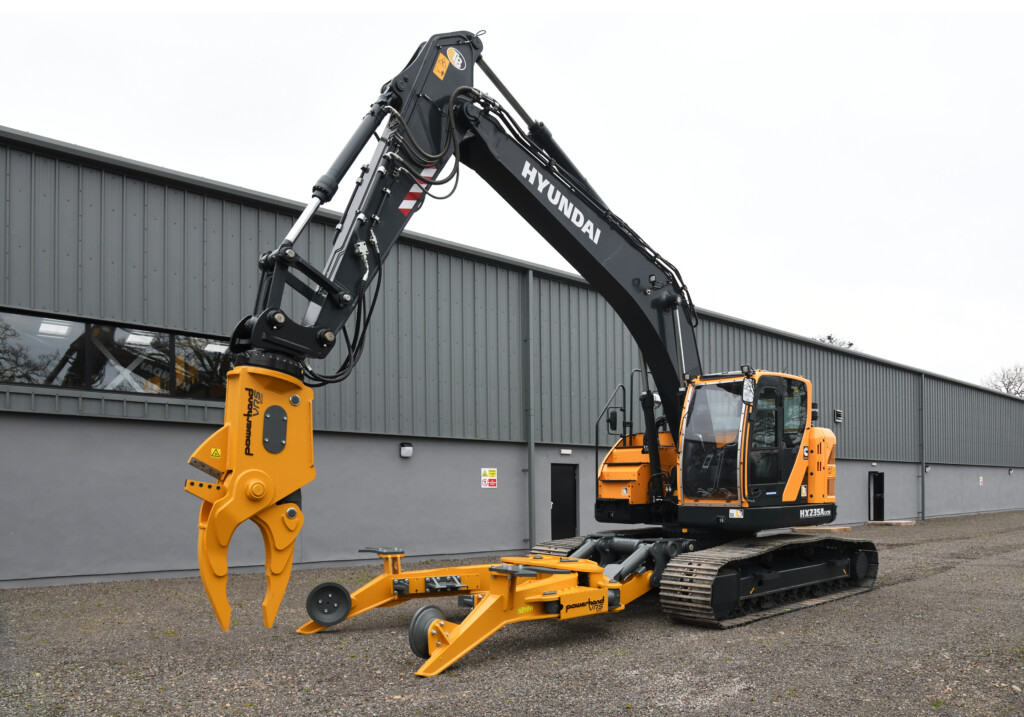 Powerhand VRS200 installed on a Hyundai excavator